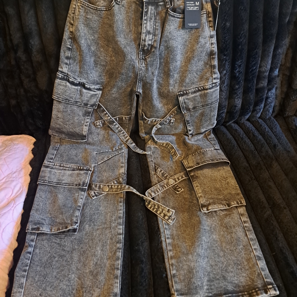 Acid Wash Cargo Denim Pants - Picture 4 of 5